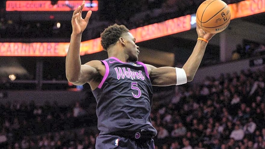 Timberwolves seek new winning streak against improving Mavs