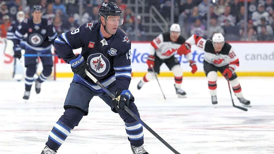 Former 'Hawks captain, current Jet Jonathan Toews returns to Chicago