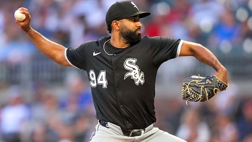 White Sox batter Twins&#39; Taj Bradley early; capture series