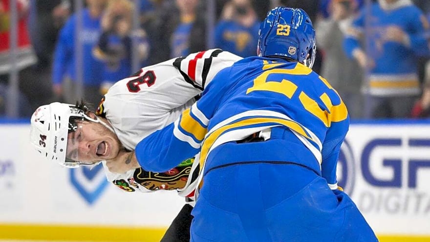 Quick-striking Blues hold off rival Blackhawks