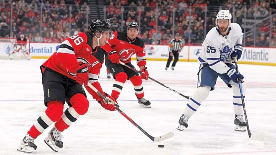 Devils keep Maple Leafs' skid going with shootout win