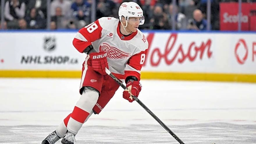 Patrick Kane chases Mike Modano point mark as Red Wings host Capitals