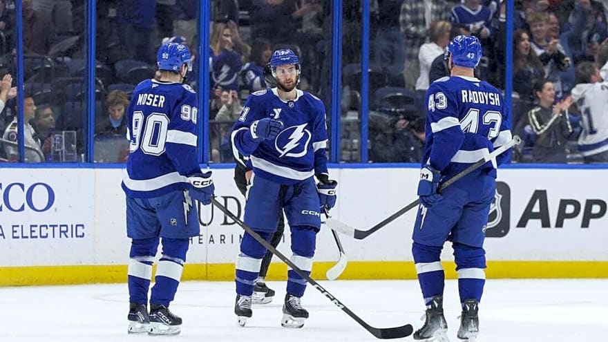 Lightning cruise past Blues behind 3 points from Darren Raddysh