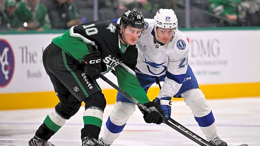 Lightning run point streak to 13 games with thorough win over Stars