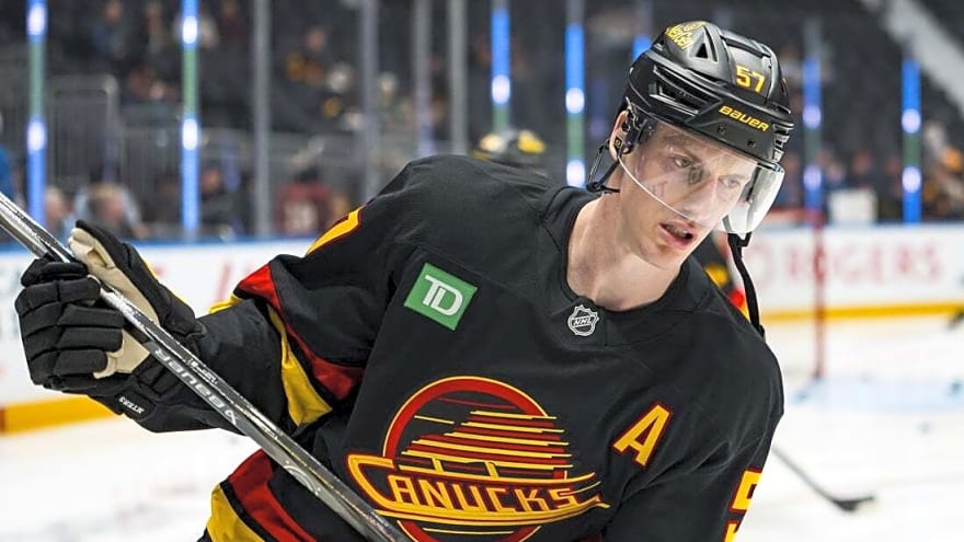 Report: Stars acquiring D Tyler Myers from Canucks