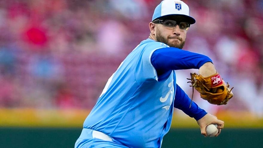 Royals ride late uprising into series finale vs. Twins