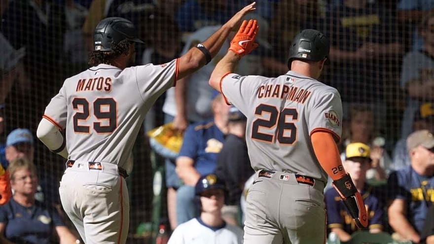 Giants overtake Brewers late in 4-3 win