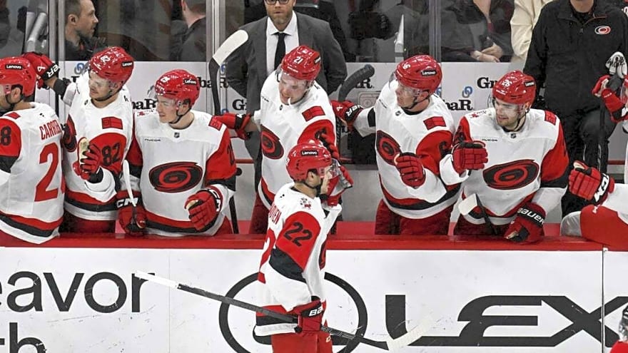 Logan Stankoven's 2 goals, 3 points push Hurricanes past Blackhawks
