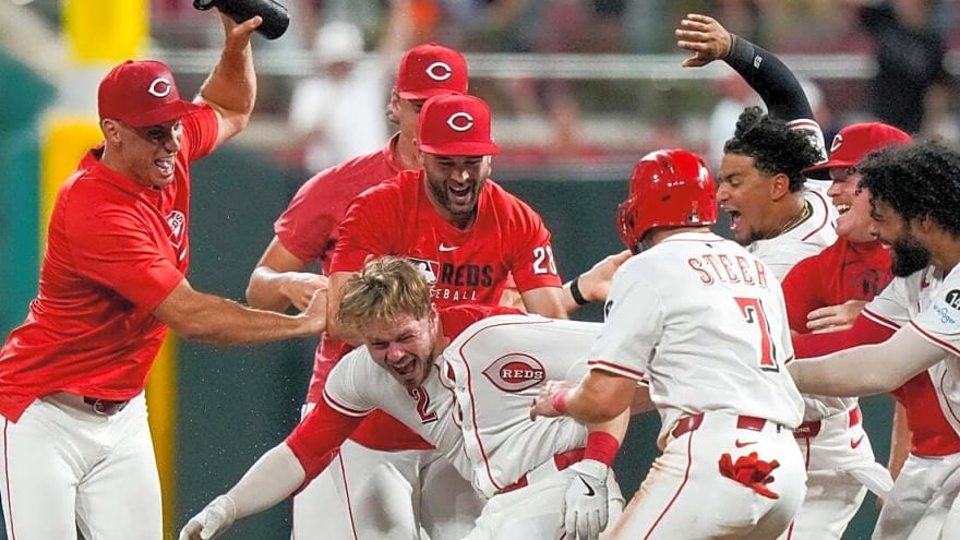Reds rally late, walk off Yankees in extras
