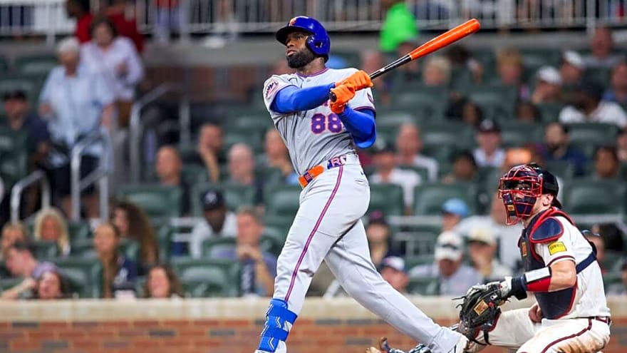 Report: Mets place OF Luis Robert Jr. on waivers