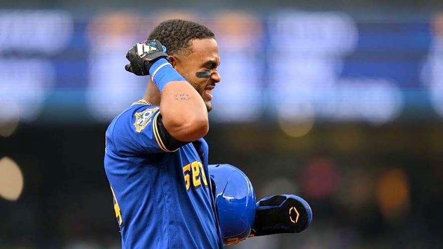 Mariners CF Julio Rodriguez exits game after throw hits head