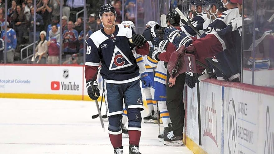 Martin Necas' 3 points help Avalanche blast Blues