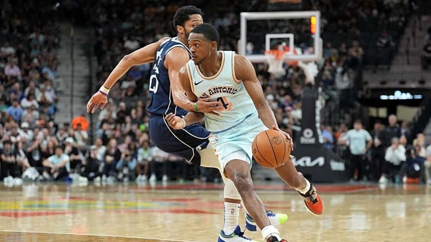 De&#39;Aaron Fox to make season debut for Spurs vs. Pelicans