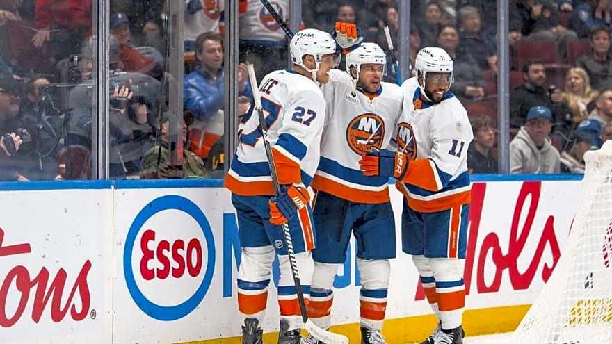 Antony Duclair, Islanders hand Canucks 11th straight loss