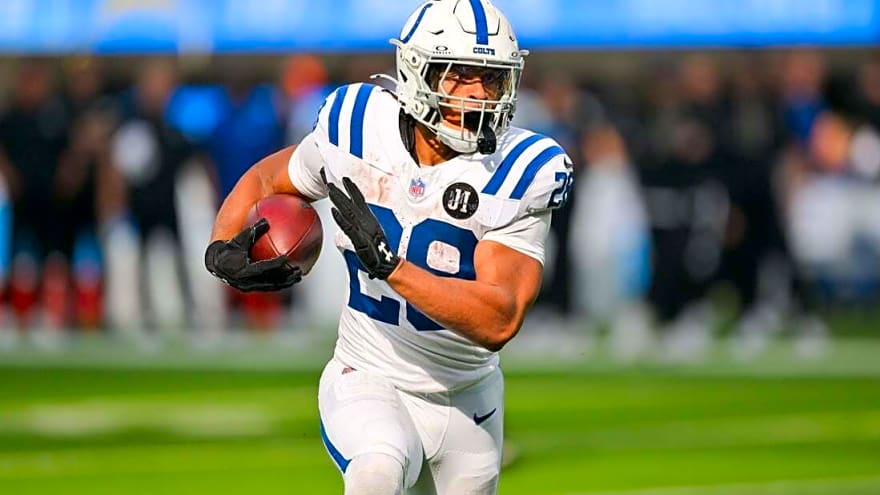 Colts continue strong start with balanced win over Chargers