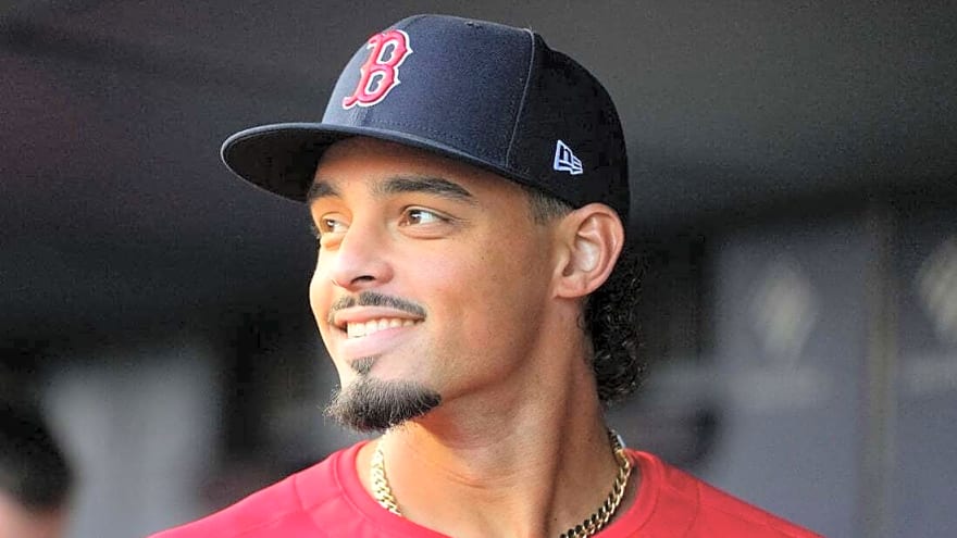 White Sox acquire pitcher Jordan Hicks from Red Sox