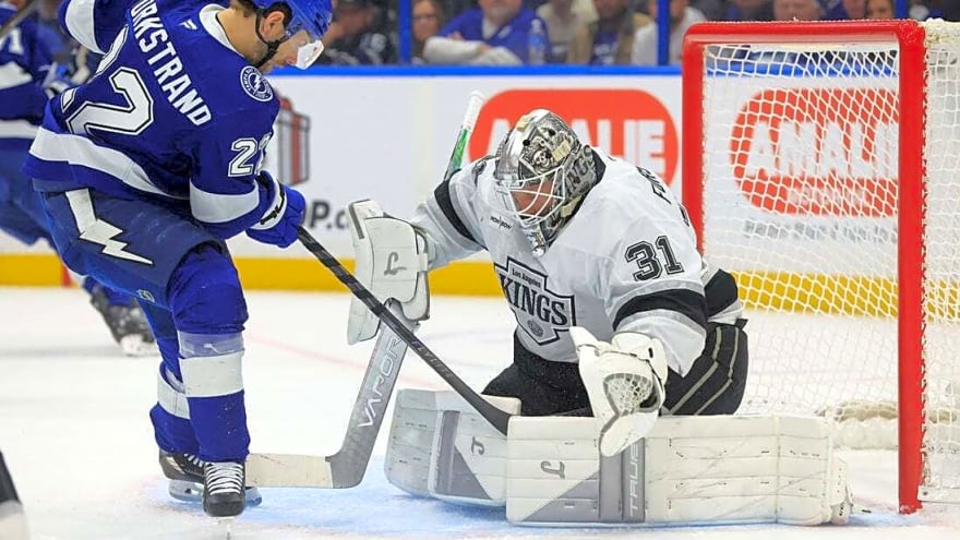 Adrian Kempe scores both Kings goals in win over Lightning