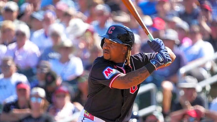 Guardians 3B Jose Ramirez evaluated for sore shoulder