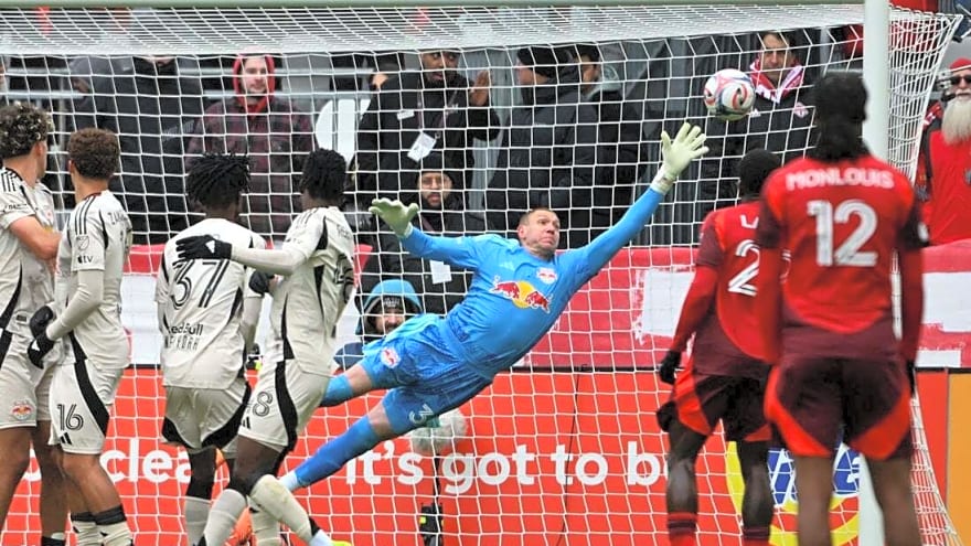 Eric Maxim Choupo-Moting scores late, as Red Bulls draw Toronto FC