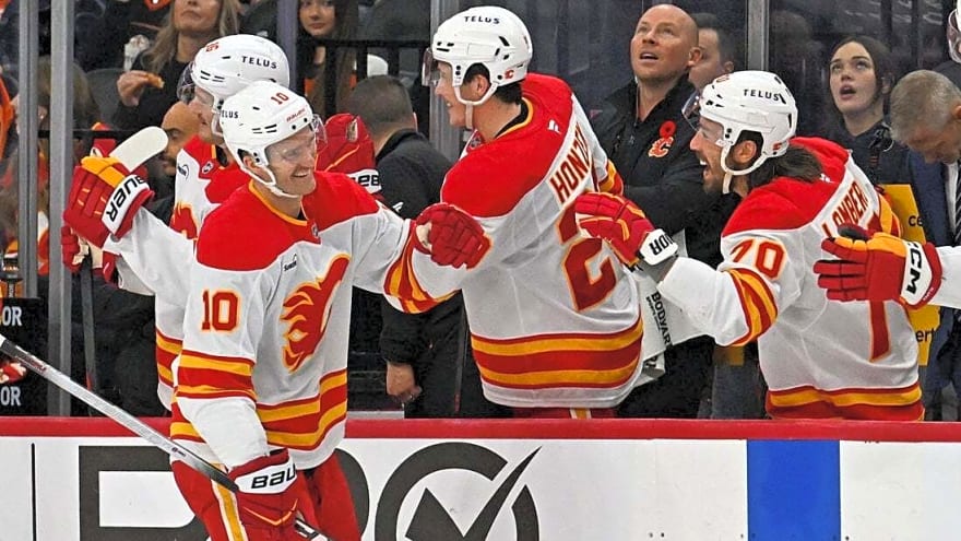Jonathan Huberdeau scores twice as Flames end trip with win