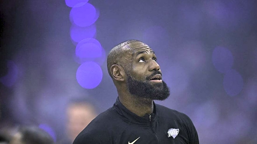 NBA roundup: Cavaliers honor LeBron James, then pound Lakers