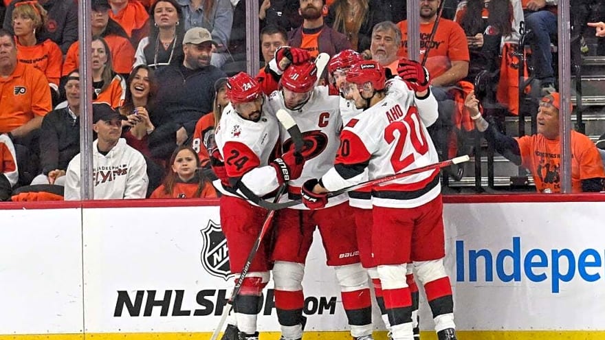 Dominant Hurricanes blow past Flyers to take 3-0 series lead