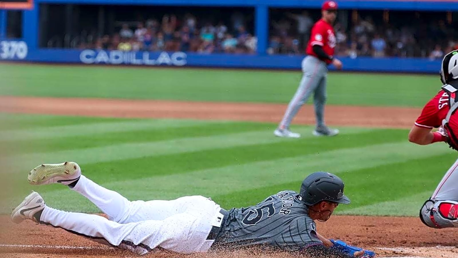 Mets clutch up in 8th inning to escape with win over Reds