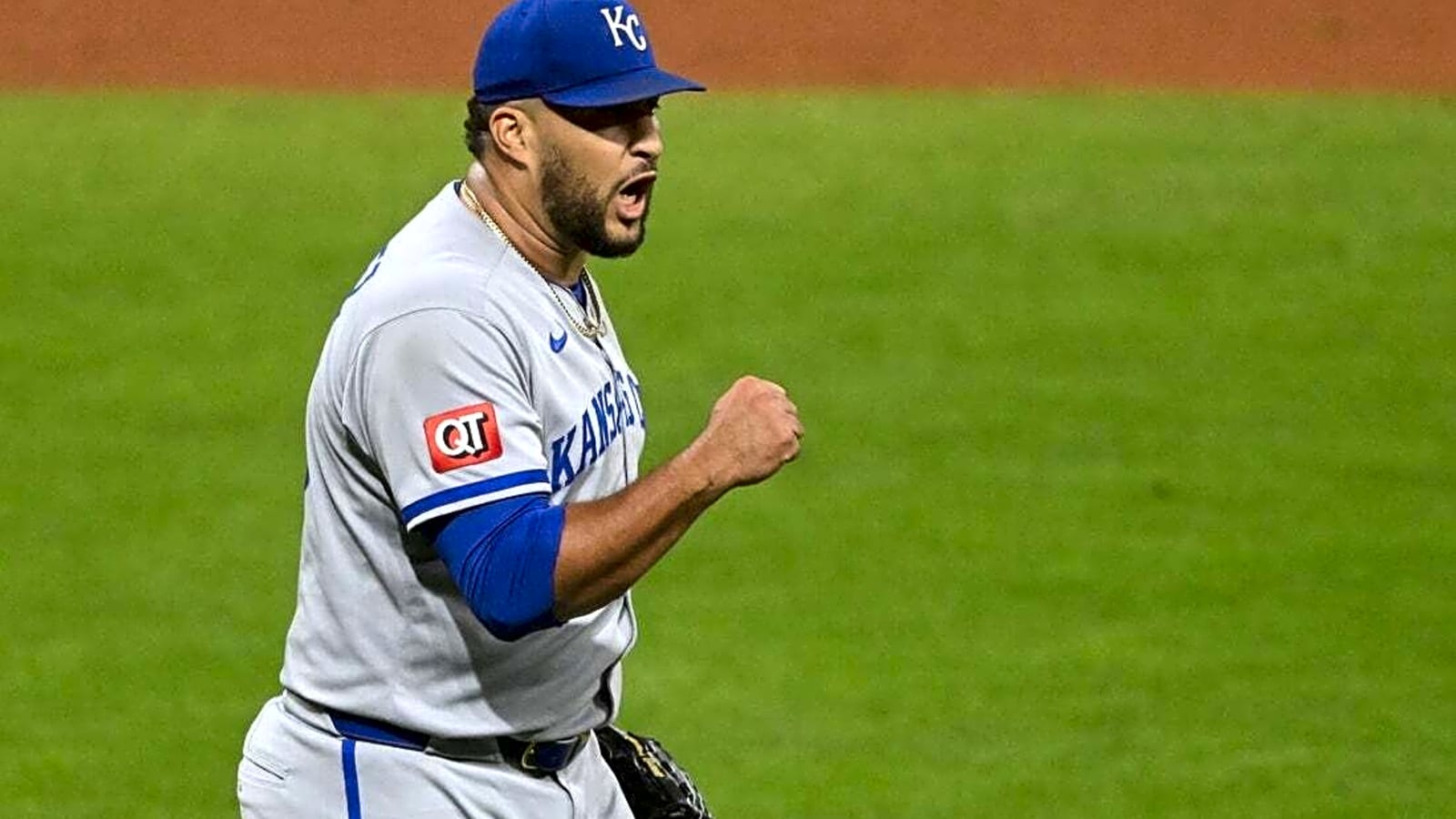 Royals, relieved about skid-ending win, chase split with Guardians