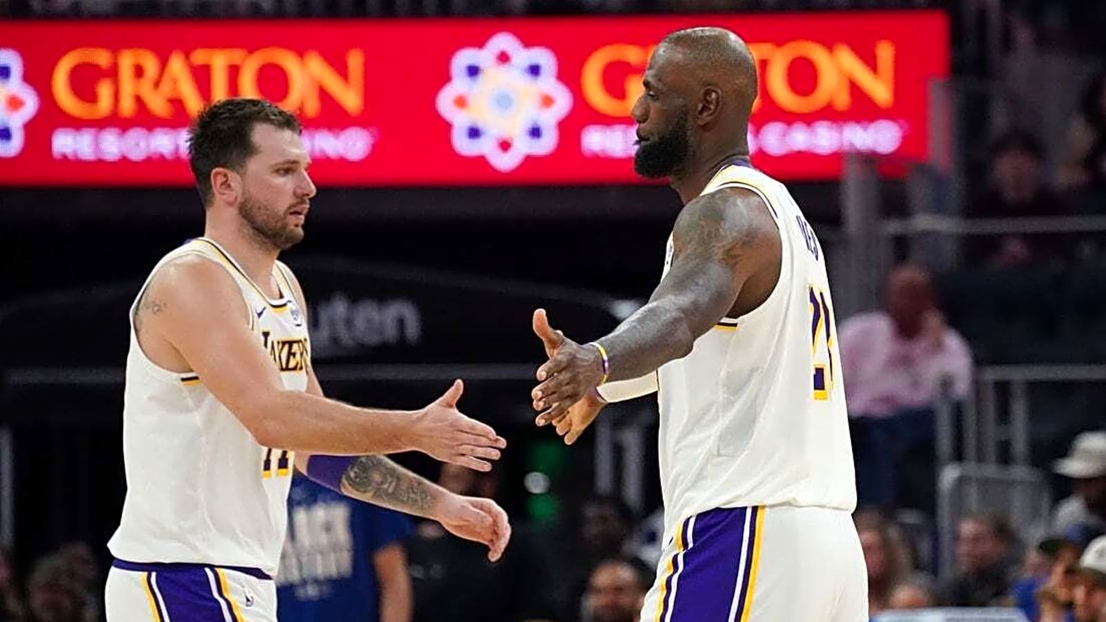 Lakers, with stars back together, take on lowly Kings