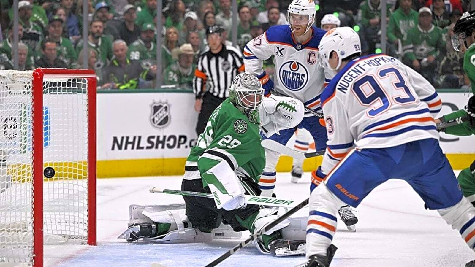 Stuart Skinner blanks Stars as Oilers even West finals