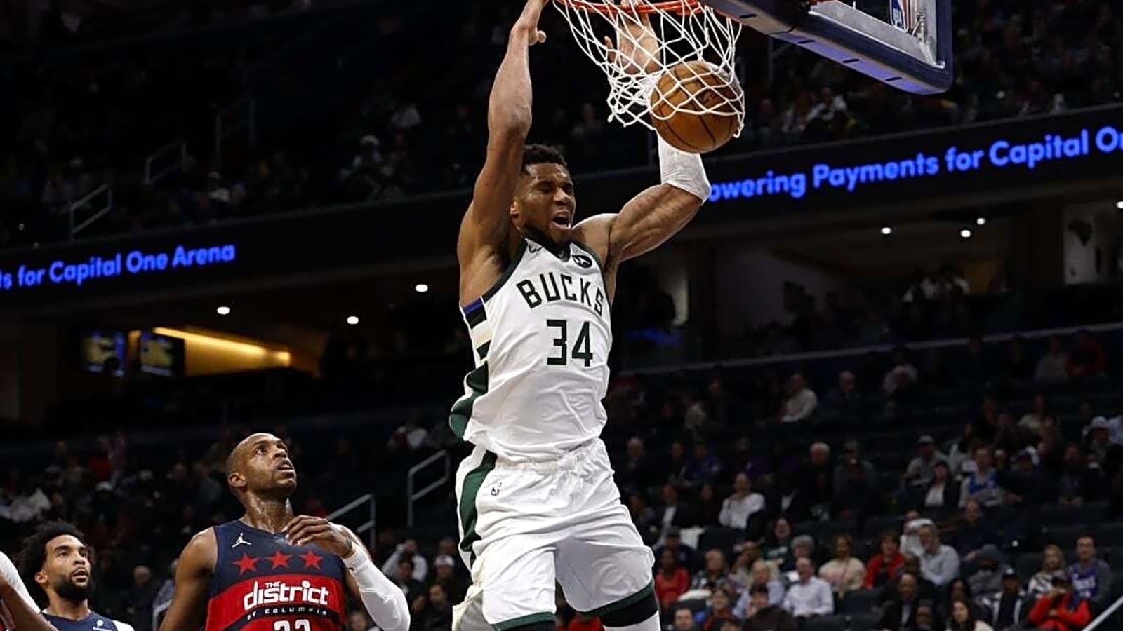 CJ McCollum, Wizards surge past Bucks in 4th quarter