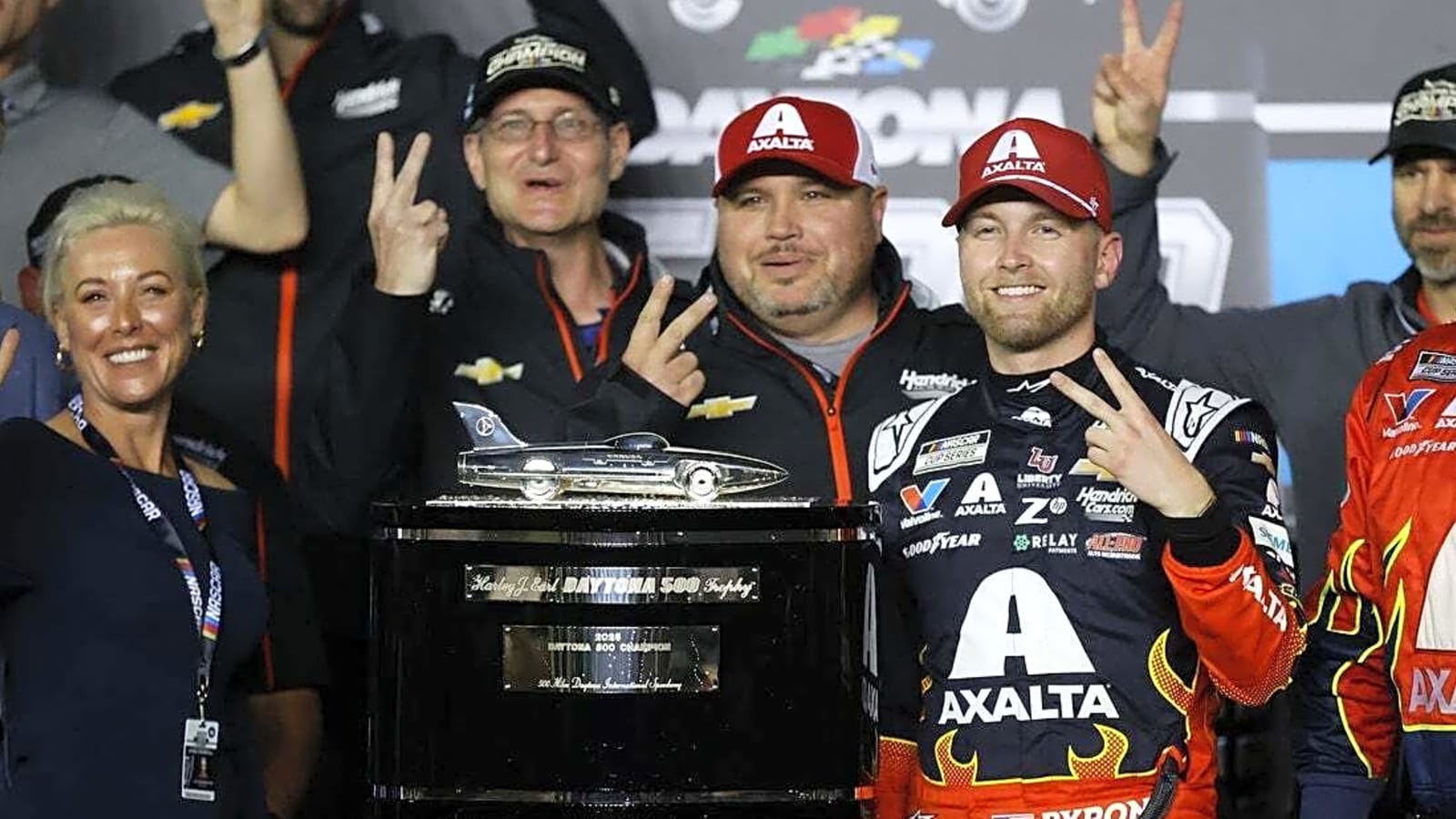 William Byron signs extension with Hendrick Motorsports