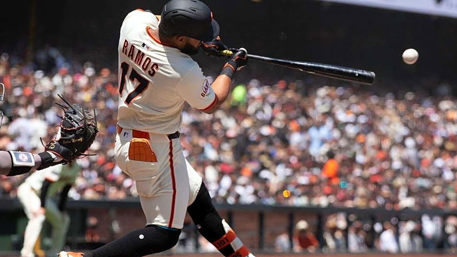 Giants beat Red Sox in slugfest to take series