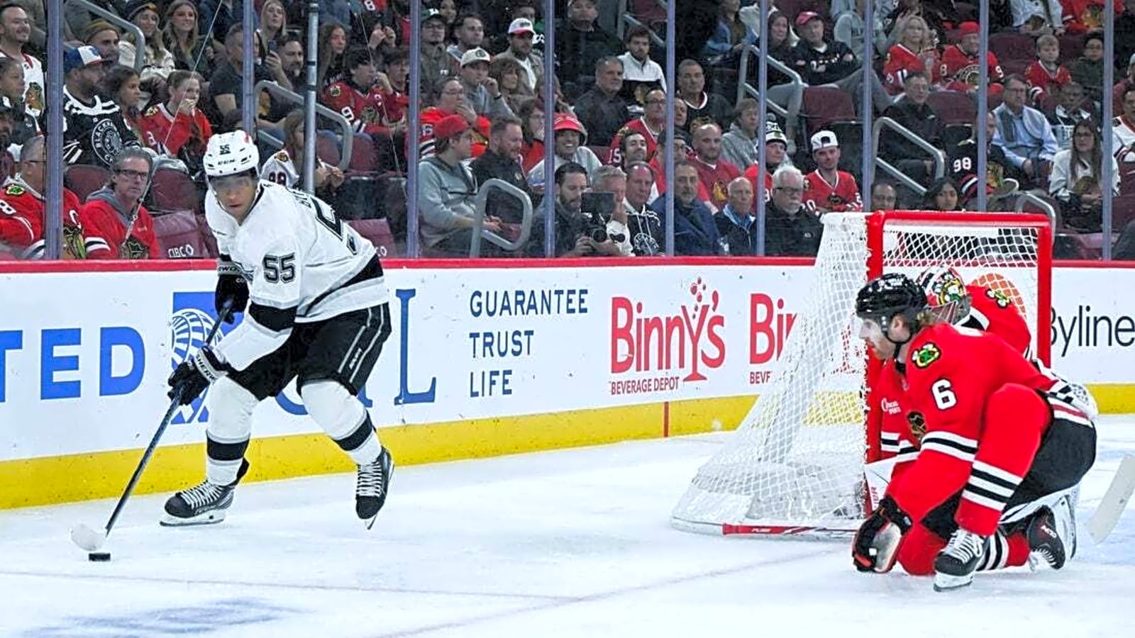 Blackhawks take down Kings to end 3-game skid