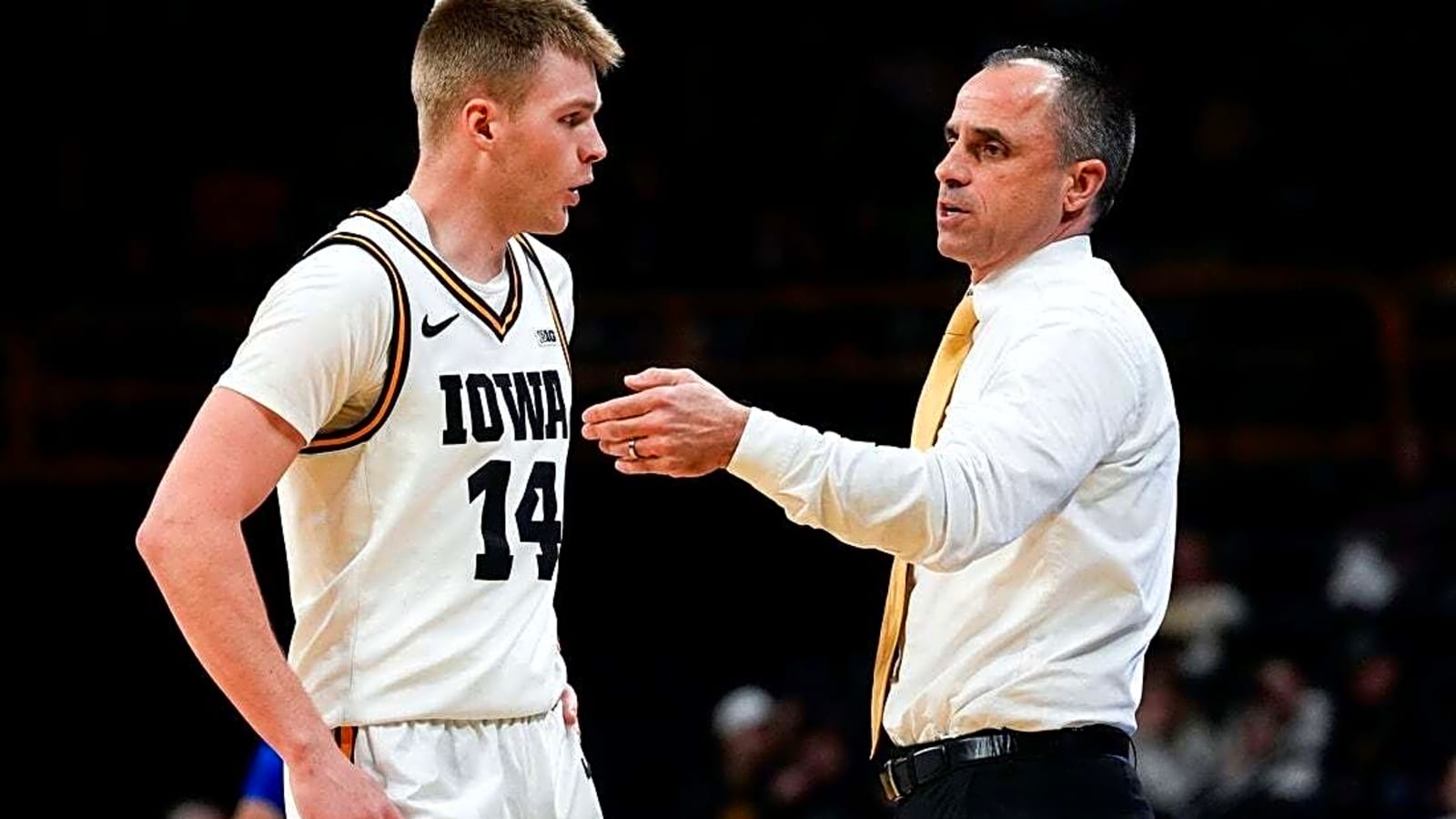 No. 16 Illinois hits road for intro to Bennett Stirtz, No. 19 Hawkeyes