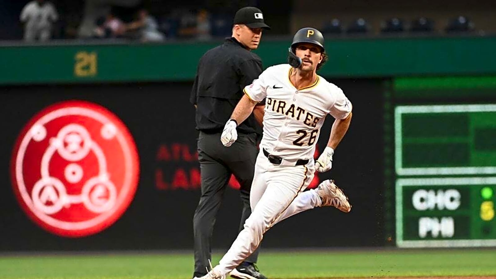 Royals re-acquire INF Adam Frazier in trade with Pirates