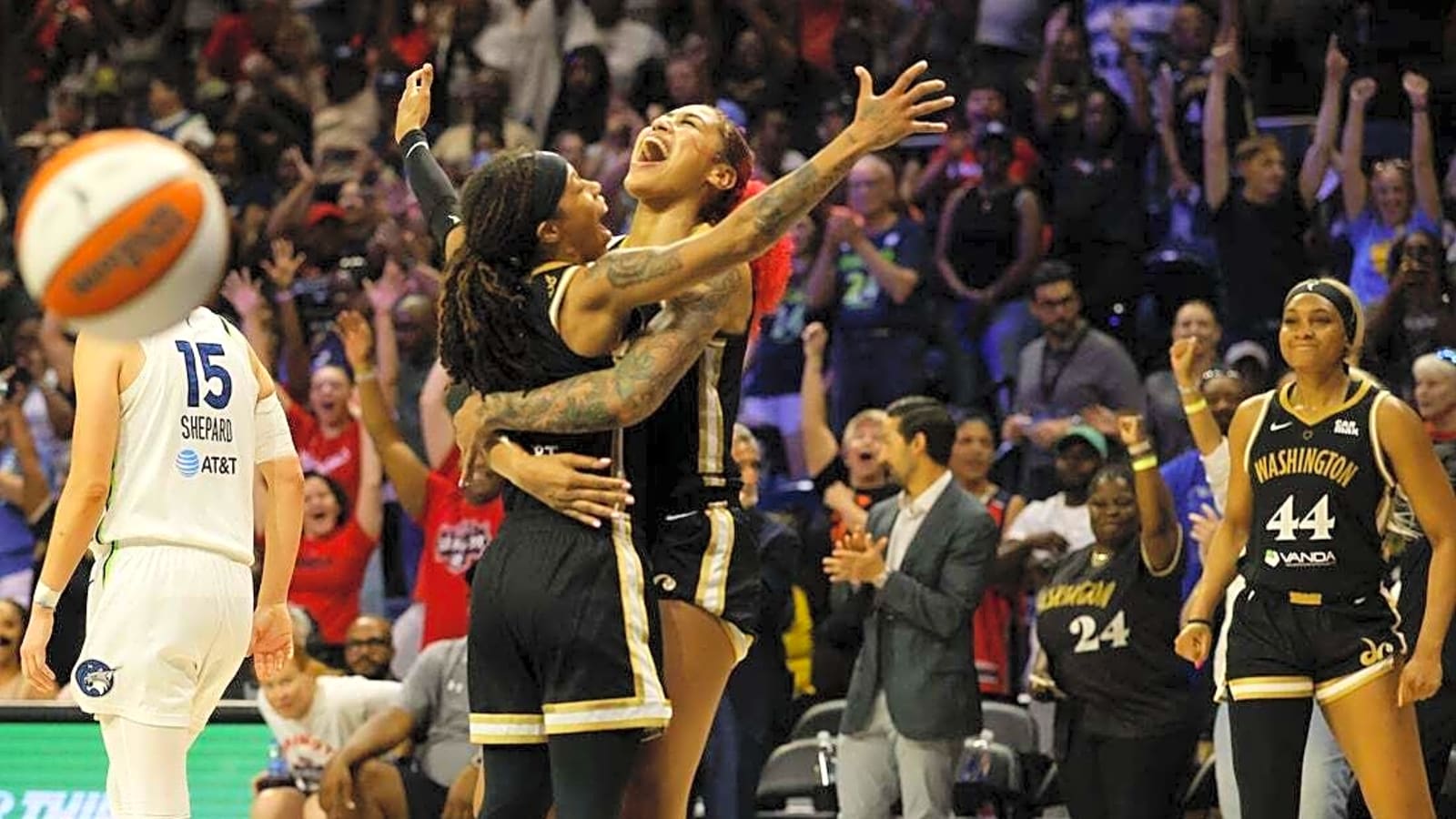 Mystics upset league-leading Lynx in final minute