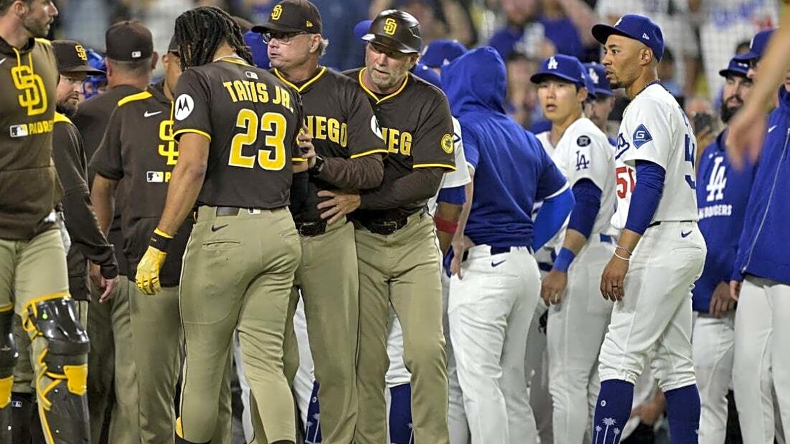 MLB roundup: Padres win feisty finale against Dodgers