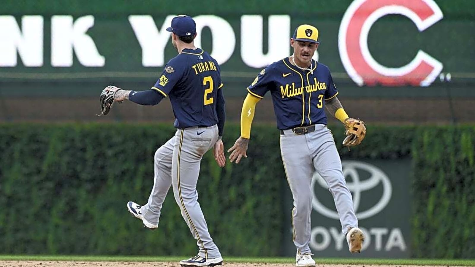 MLB-best Brewers present daunting task for sinking Giants
