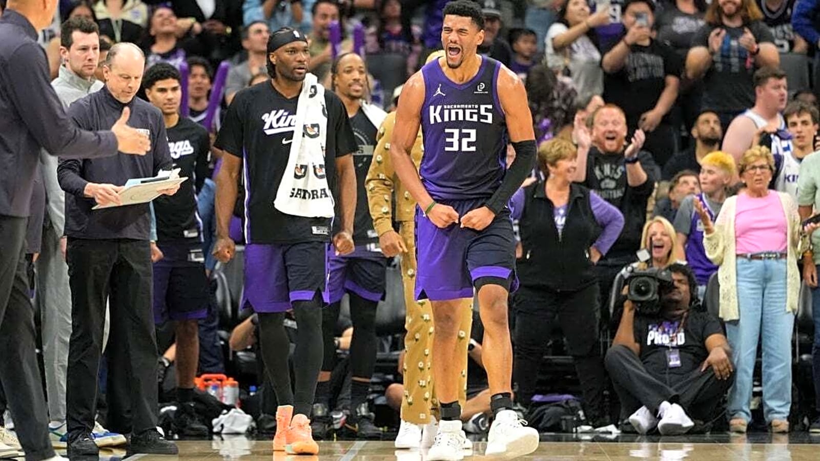 Dylan Cardwell, Kings reject Pelicans in final seconds