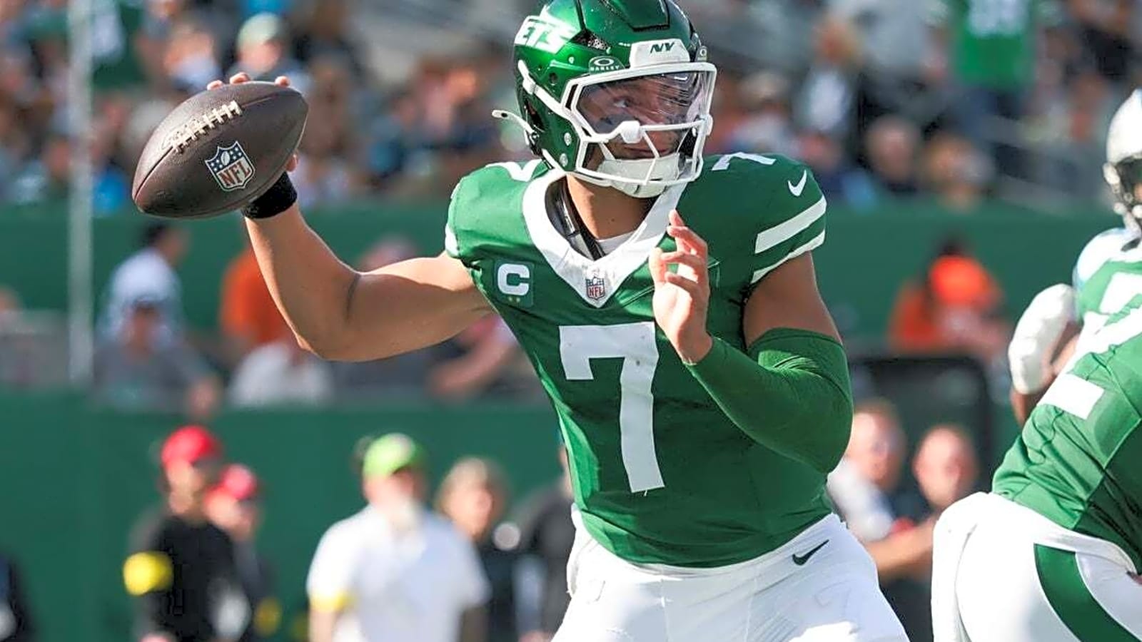 Report: Jets to start QB Justin Fields; Tyrod Taylor out