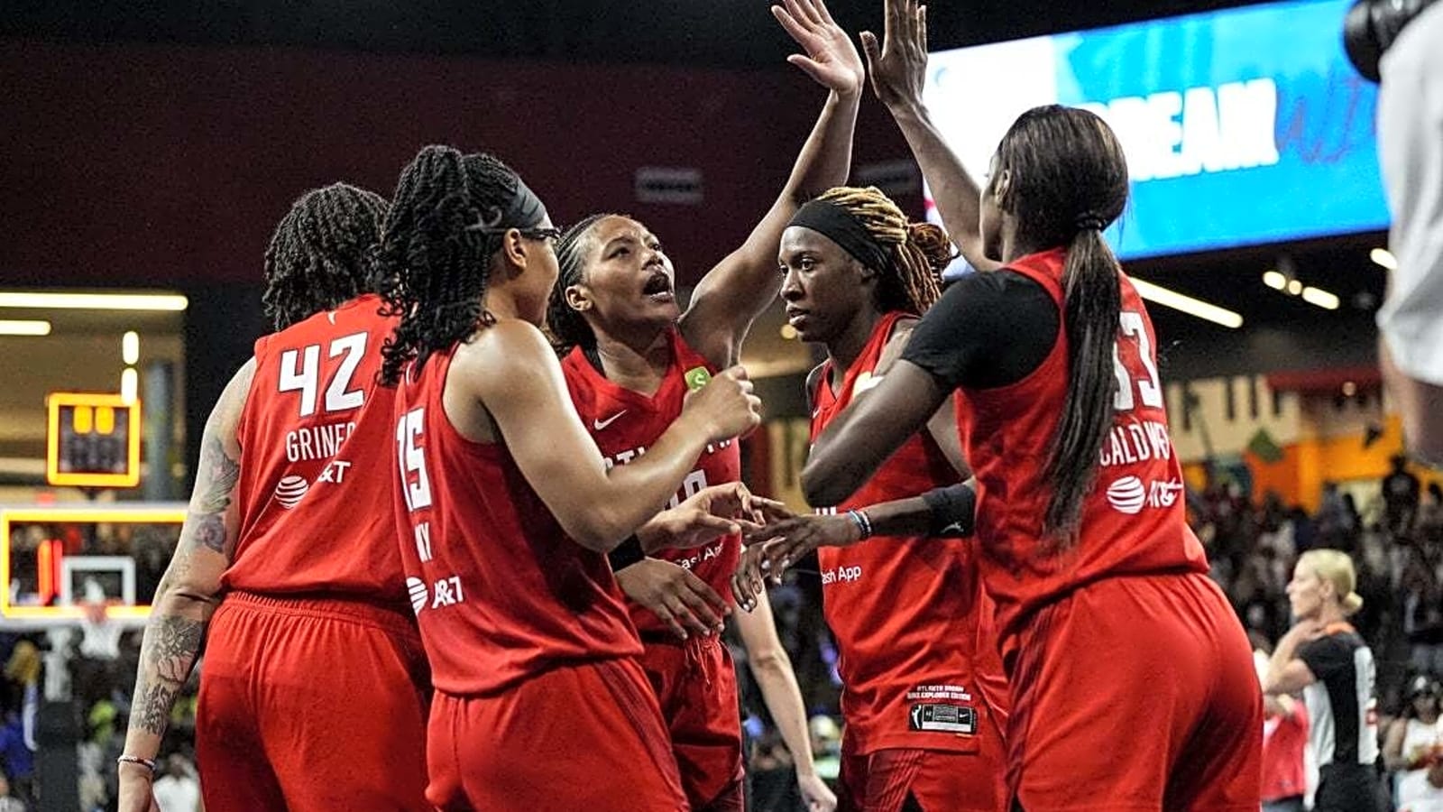 Dream rally in fourth quarter to knock off first-place Lynx