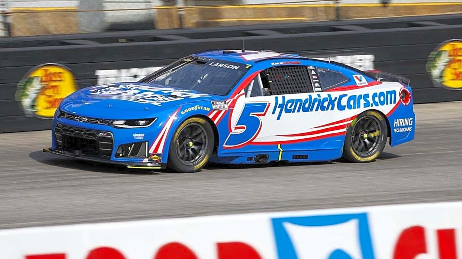 Kyle Larson looks to defend title at Kansas' AdventHealth 400