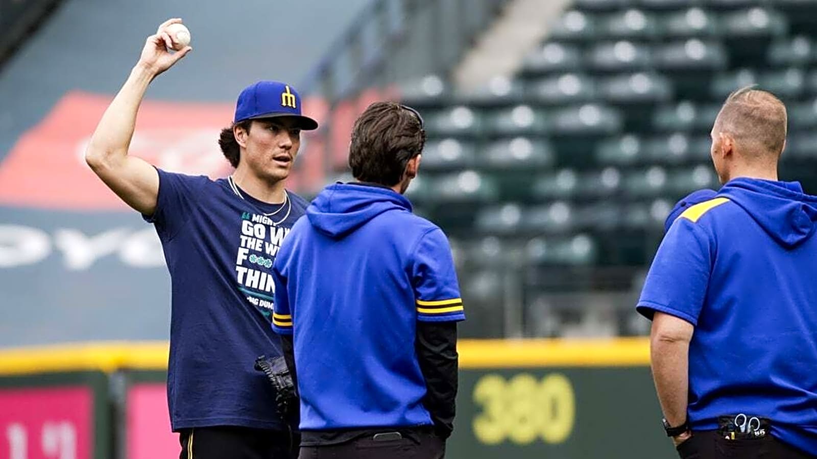 Mariners P Bryan Woo&#39;s ALDS status uncertain