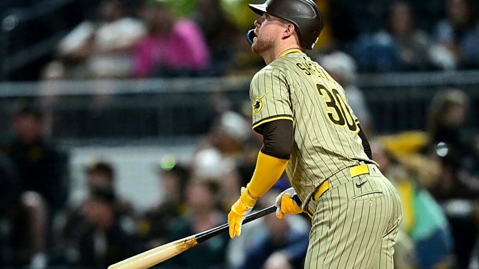Padres continue dominance of Pirates with easy win