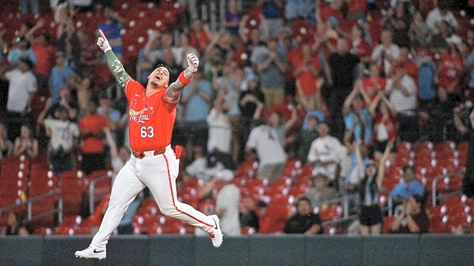 Cardinals chase series-clinching win over scuffling Royals