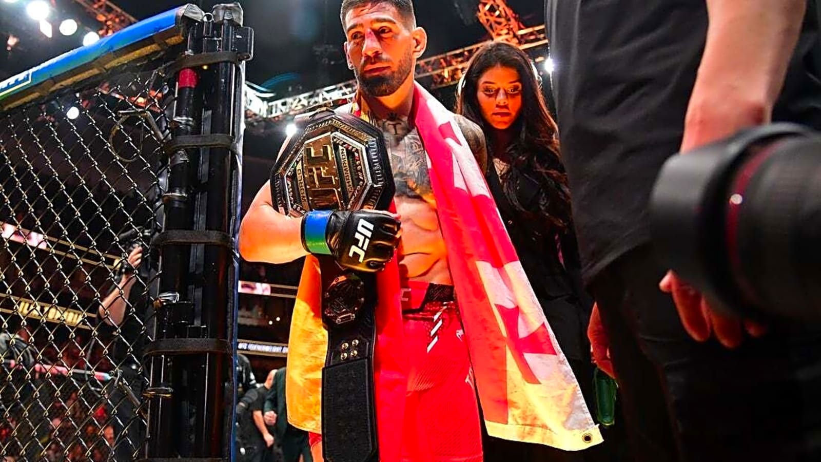 Ilia Topuria predicts first-round KO of Charles Oliveira at UFC 317
