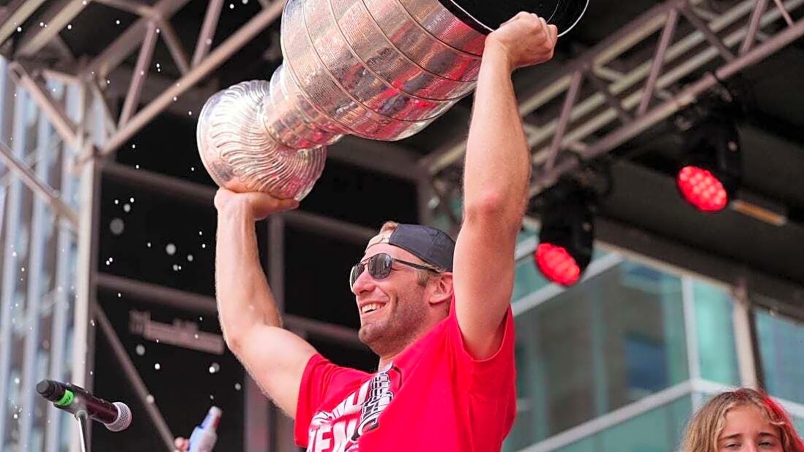 Canes' raucous Cup parade draws estimated 150,000 fans