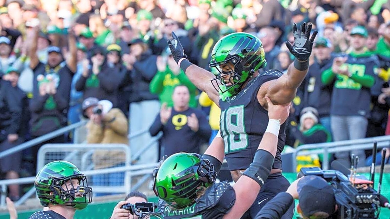 No. 7 Oregon outguns No. 15 USC to stay on track for CFP spot