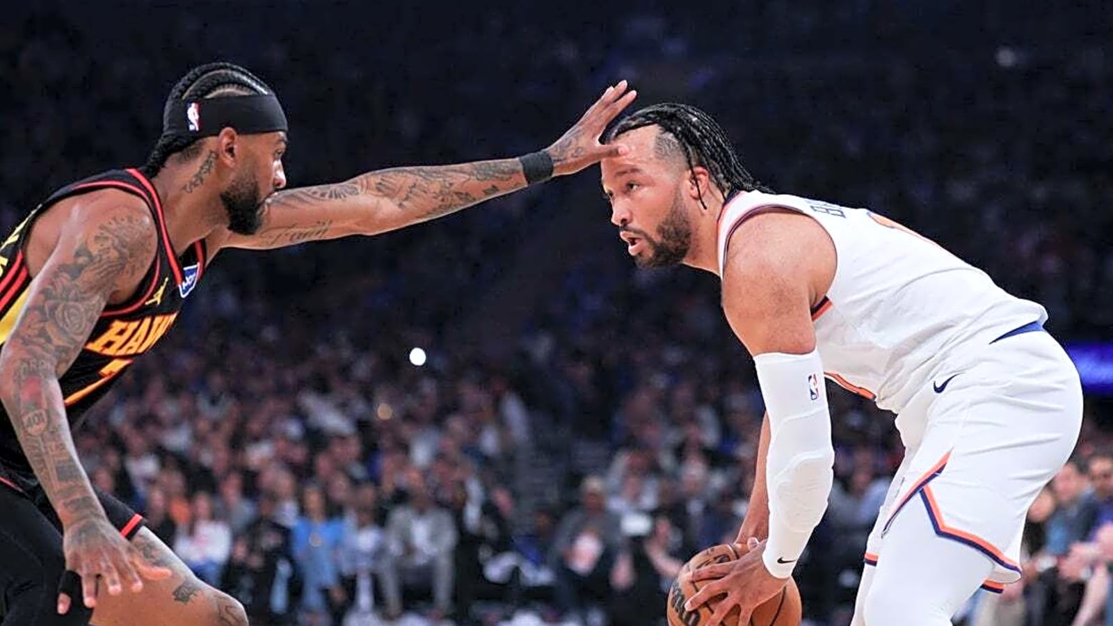 Knicks use third-quarter spurt to down Hawks in Game 1